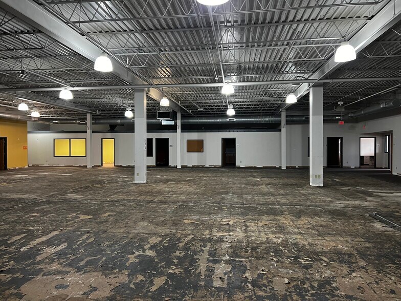 More Photos Of 1707-1709 N Walnut St, Hartford City Storefront For Lease