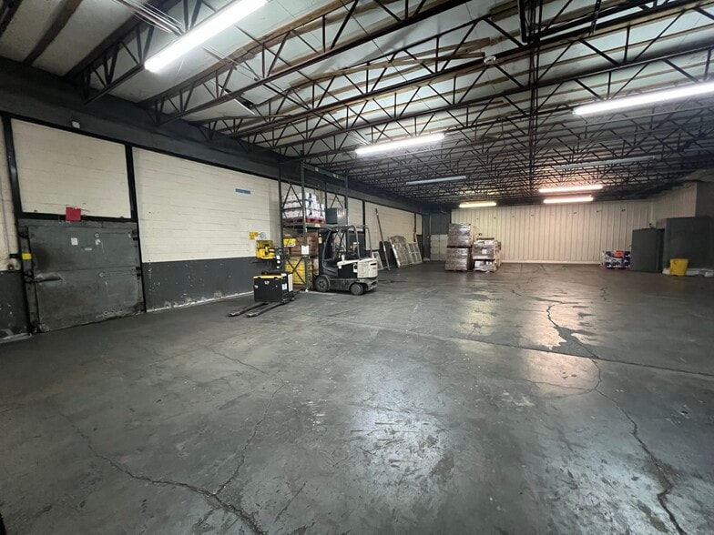 More Photos Of 4744 Singleton Station Rd, Louisville Distribution For Lease