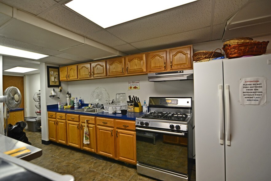 More Photos Of 1248 Mt Vernon Ave, Columbus Religious Facility For Lease