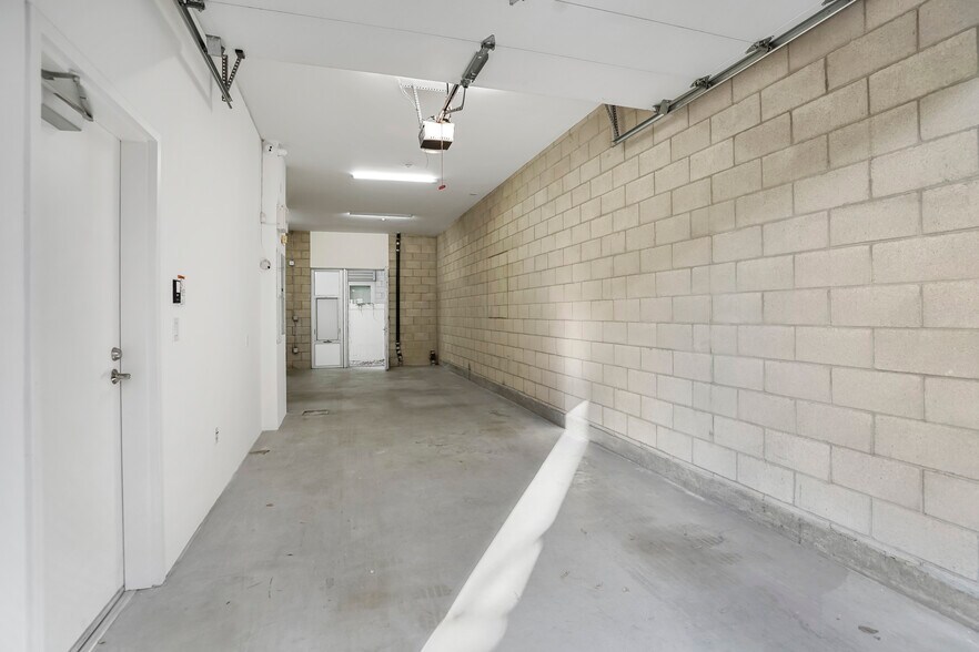 More Photos Of 3450 Cahuenga Blvd W, Los Angeles Office Residential For Lease