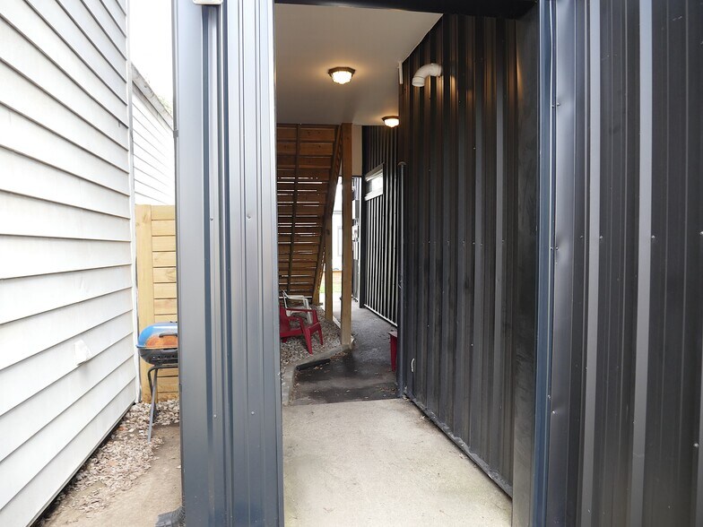 More Photos Of 1110 Logan St, Louisville Storefront Retail Residential For Sale