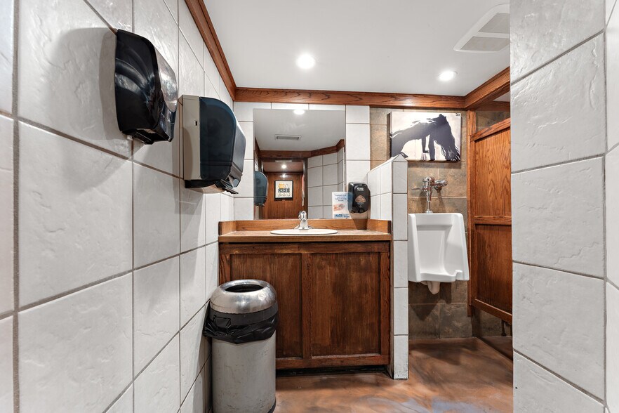 More Photos Of 4305 Portage St NW, Canton Restaurant For Sale