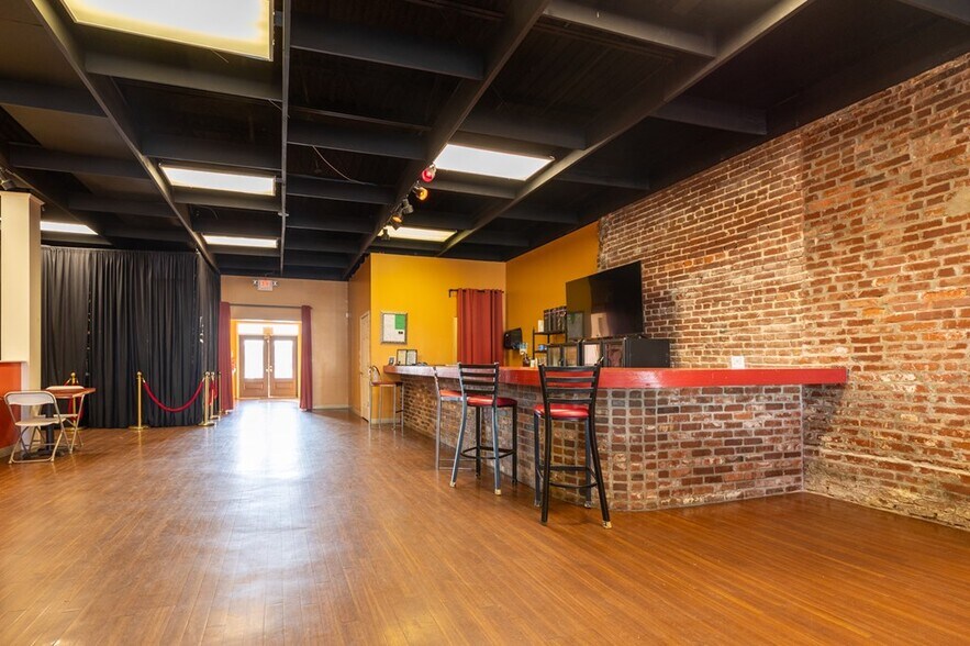 More Photos Of 113-115 E Broadway St, West Memphis Freestanding For Sale