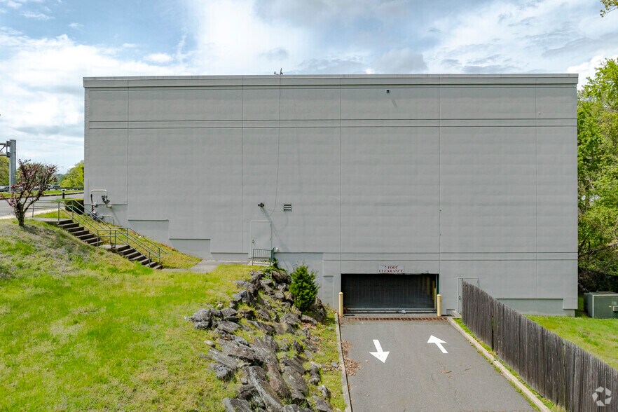 More Photos Of 50 Tarrytown Rd, White Plains Freestanding For Sale