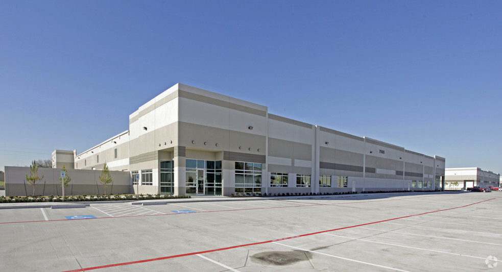 Primary Photo Of 7505 Bluff Point Dr, Houston Warehouse For Lease