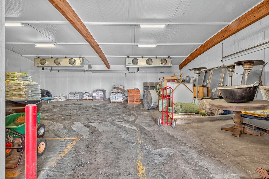 More Photos Of 81500 Industrial Pl, Indio Warehouse For Sale