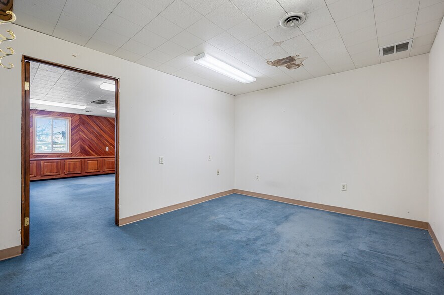 More Photos Of 7703 Perry Hwy, Pittsburgh Freestanding For Lease