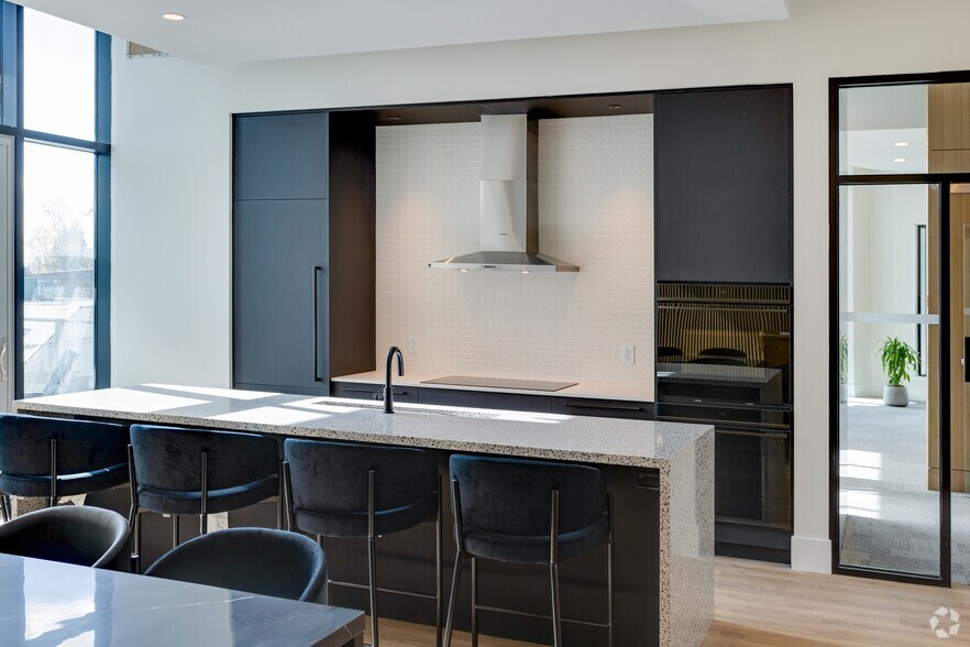 More Photos Of 515 Cottonwood Av, Coquitlam Apartments For Lease