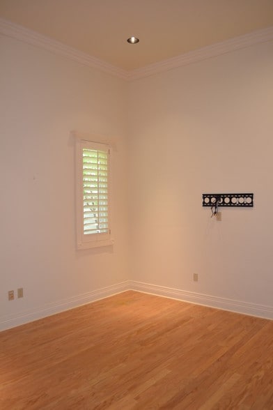 More Photos Of 154 N Festival Dr, El Paso Office For Sale