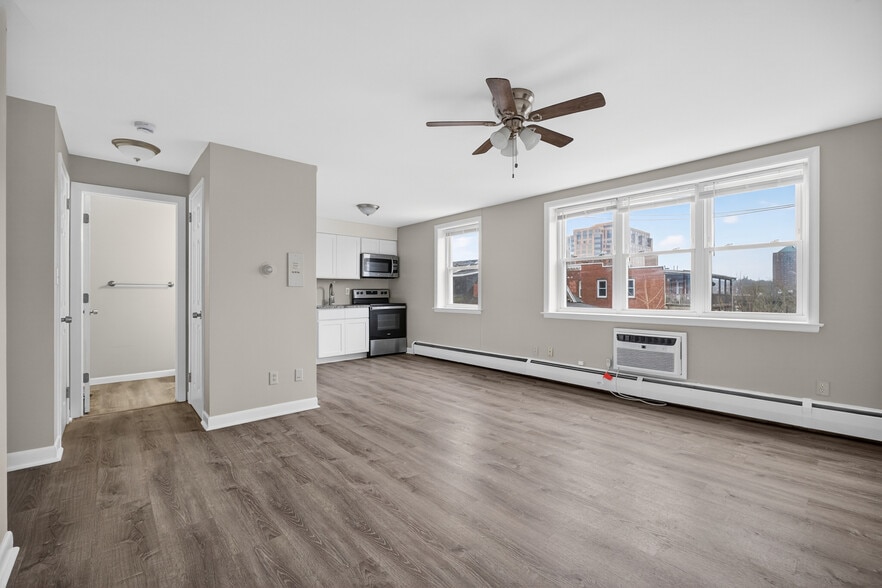 More Photos Of 27 Imlay St, Hartford Apartments For Sale