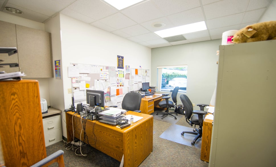 More Photos Of 18437 5th Ave, Jamestown Office For Sale