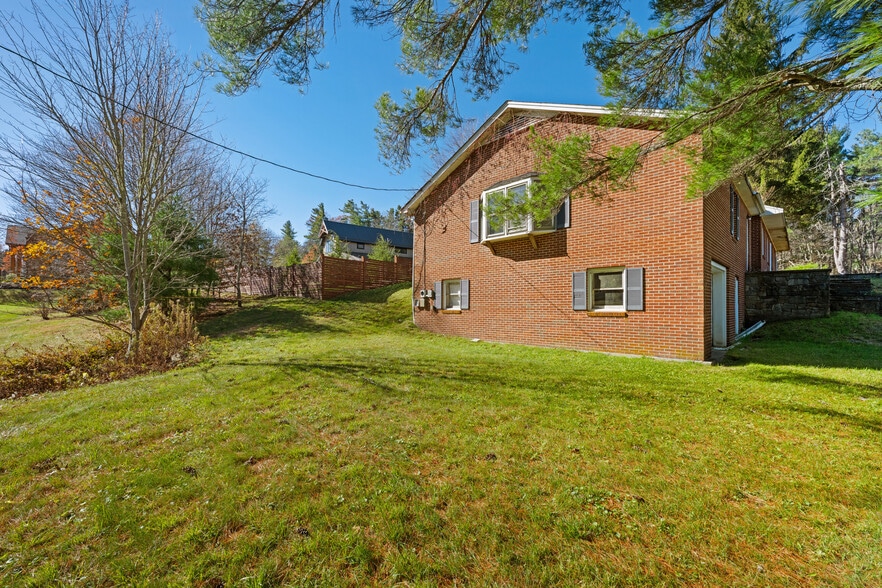 More Photos Of 986 Ransom St, Blowing Rock Hotel For Sale
