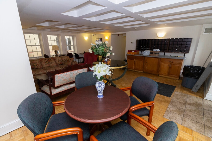 More Photos Of 153 Courtney St, Newark Apartments For Sale