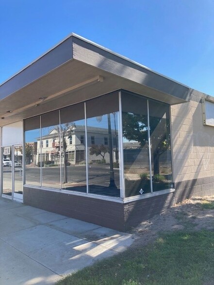 Primary Photo Of 312 W Yosemite Ave, Manteca General Retail For Lease