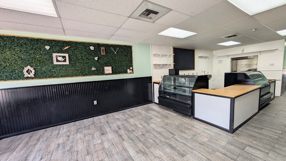 More Photos Of 16527 Bellflower Blvd, Bellflower Storefront For Sale