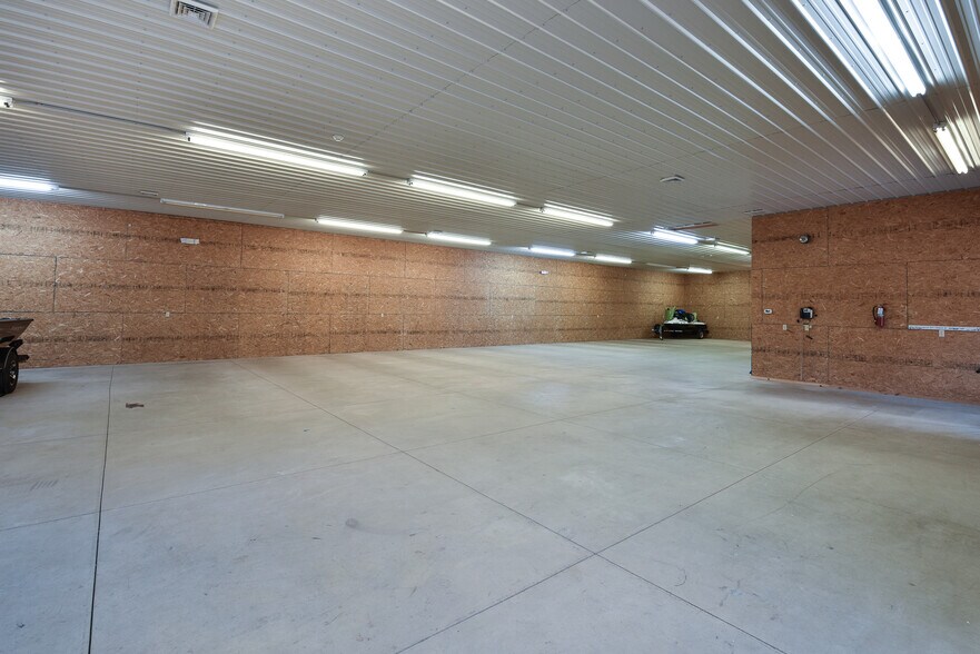 More Photos Of 1200 S Hartshorn Rd, Lakeside Marblehead Warehouse For Sale