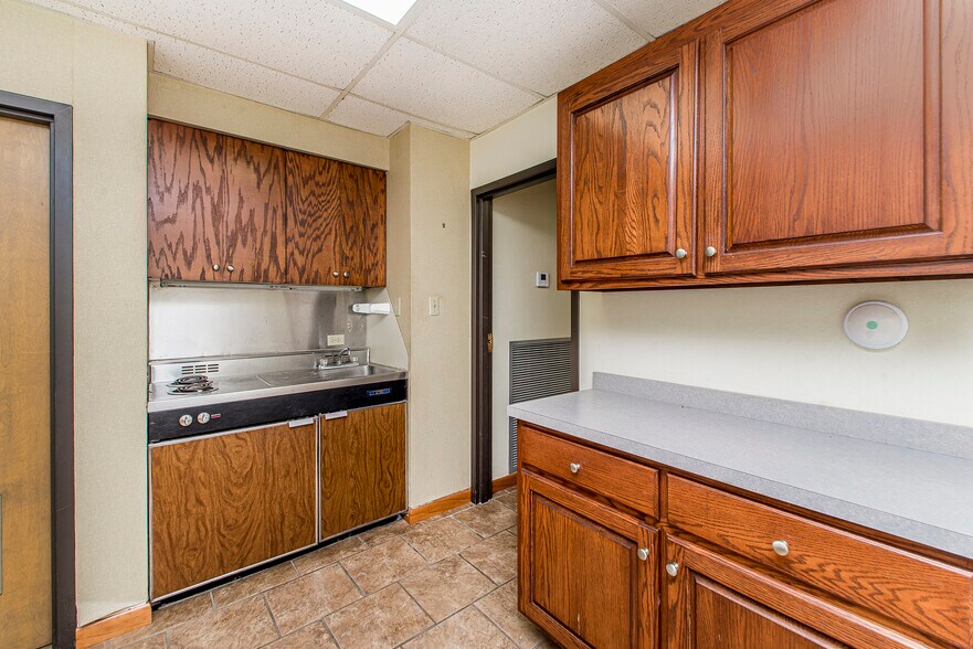 More Photos Of 724 Avenue F, Bogalusa Office For Sale