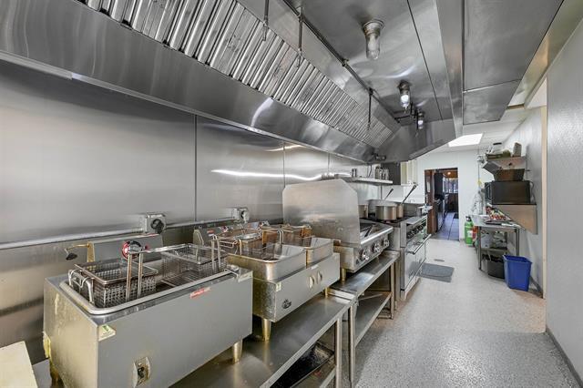 More Photos Of 821 S Broadway, Green Bay Restaurant For Sale