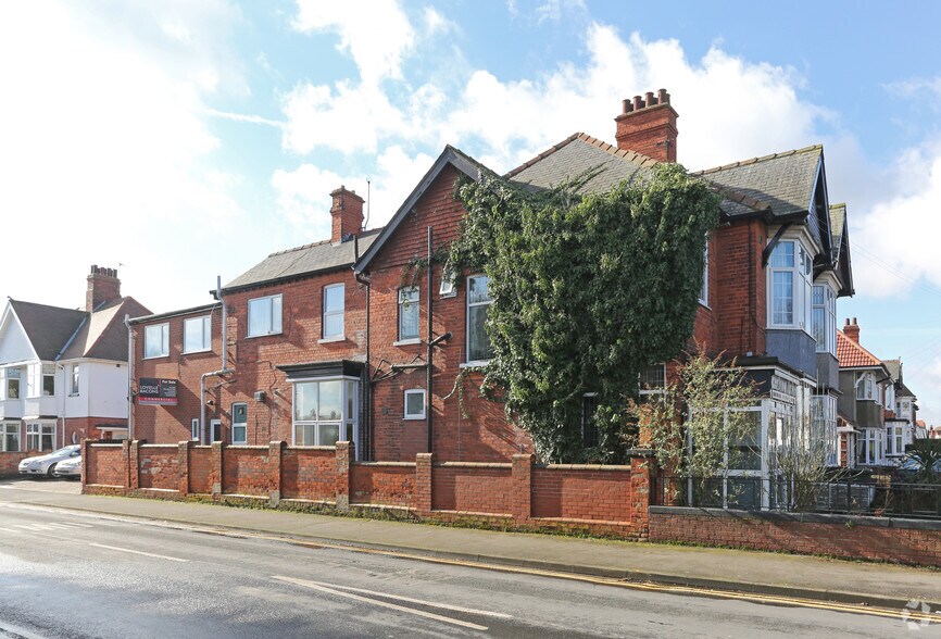More Photos Of 45 Queens Para, Cleethorpes Hotel For Sale