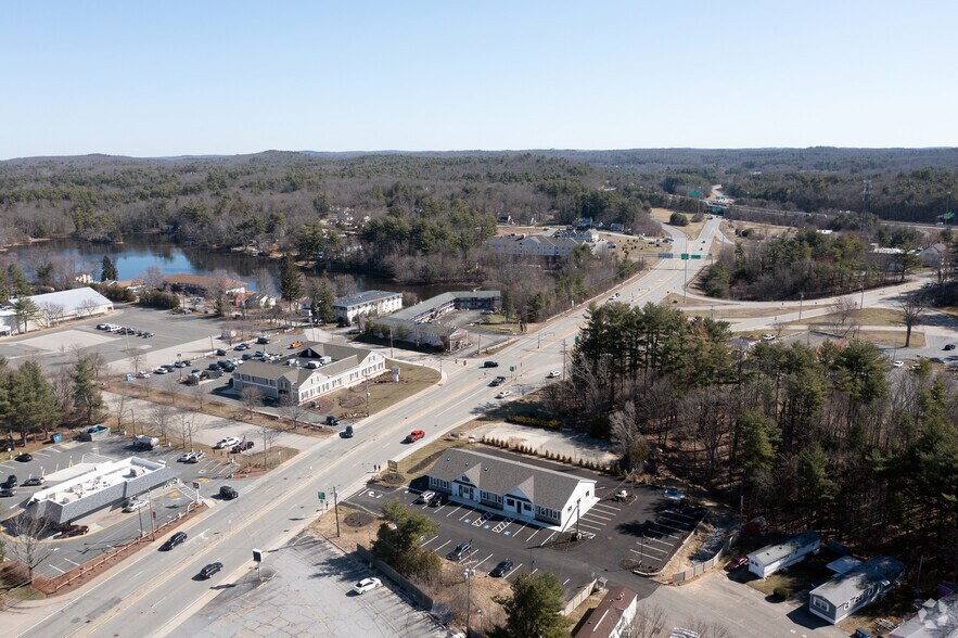 More Photos Of 365 Main St, Sturbridge Storefront For Sale