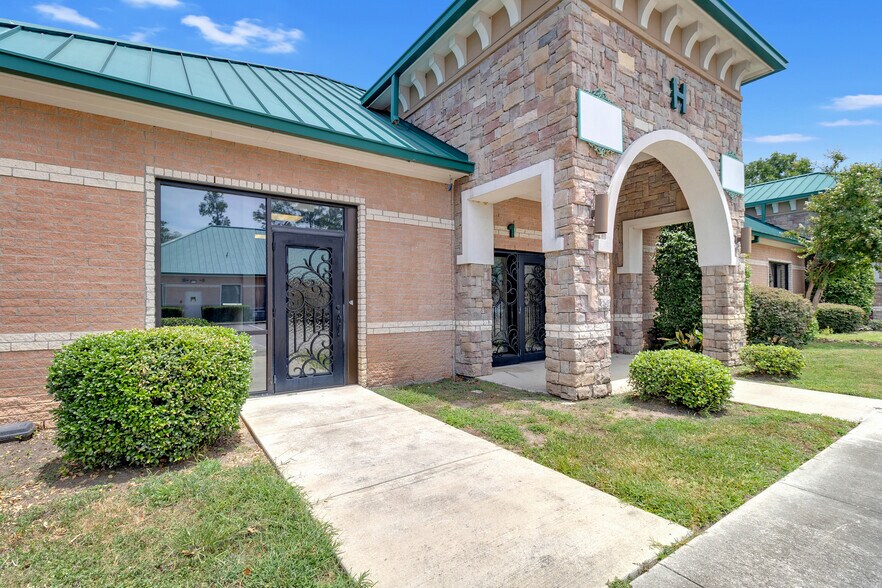 More Photos Of 1125 Cypress Station Dr, Houston Medical For Lease
