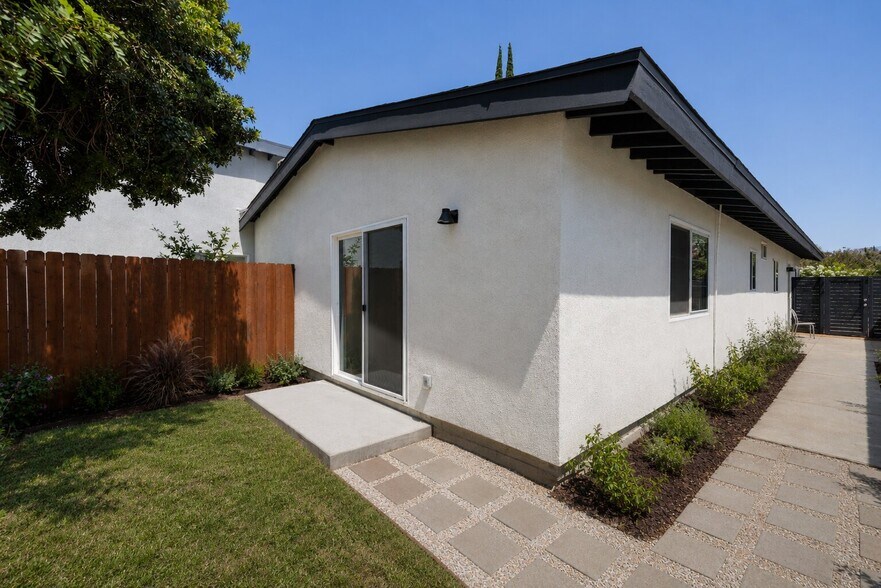 More Photos Of 22320 Itasca St, Chatsworth Apartments For Sale