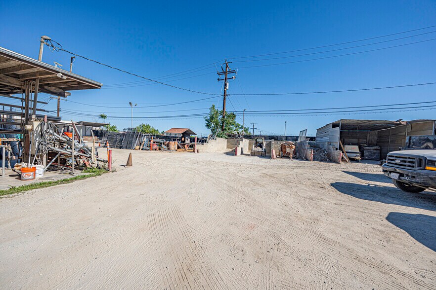 More Photos Of 8464 Garvey Ave, Rosemead Contractor Storage Yard For Sale