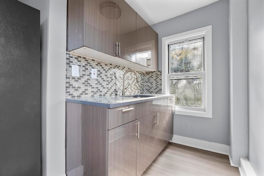 More Photos Of 746 Maple St, Bridgeport Apartments For Sale