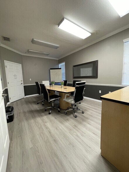 More Photos Of 6922 Linebaugh Ave, Tampa Medical For Lease