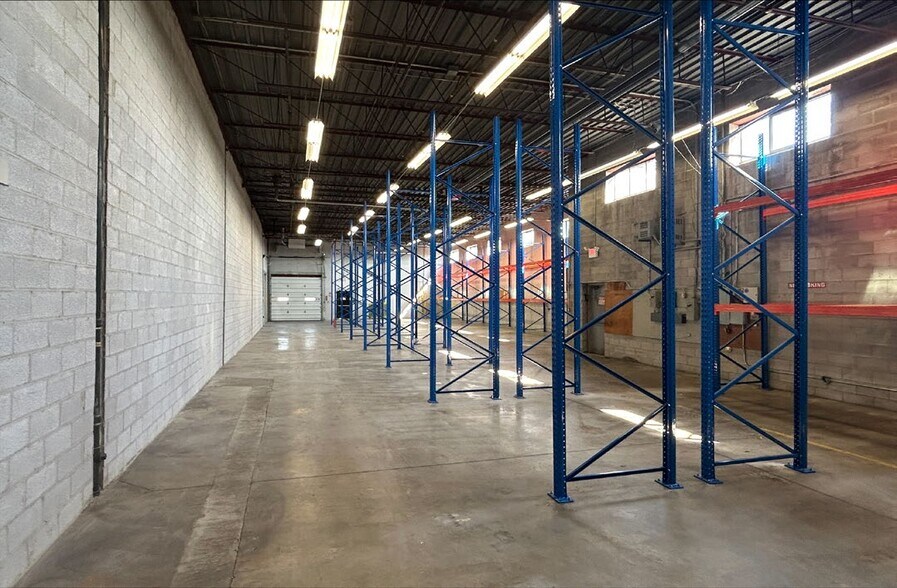 More Photos Of 382-400 Canarctic Dr, Toronto Warehouse For Lease