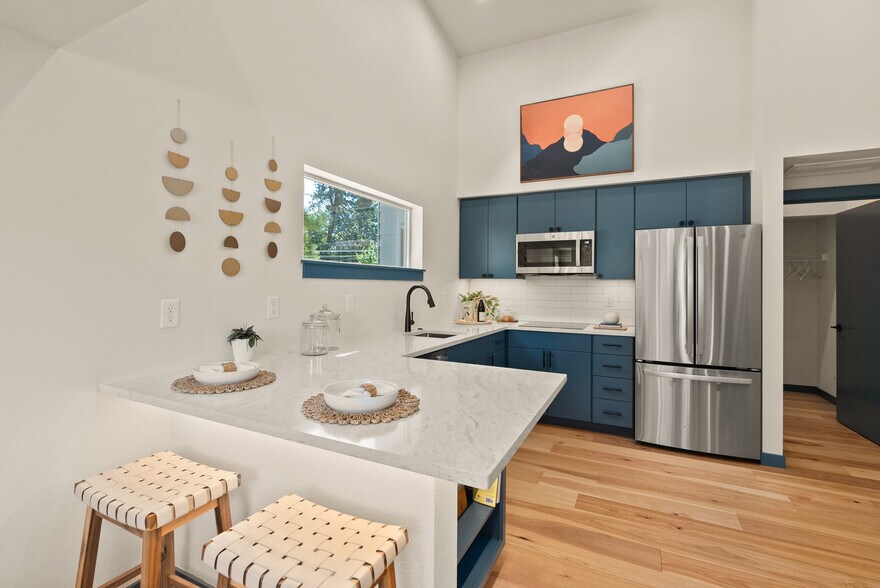 More Photos Of 940 NE Norton Ave, Bend Apartments For Sale