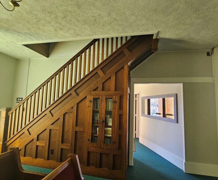 More Photos Of 401 N Vine St, Sparta Specialty For Sale