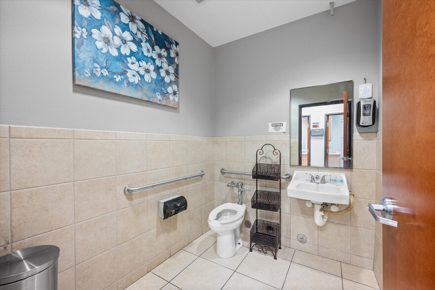 More Photos Of 2698 N Galloway Ave, Mesquite Medical For Lease