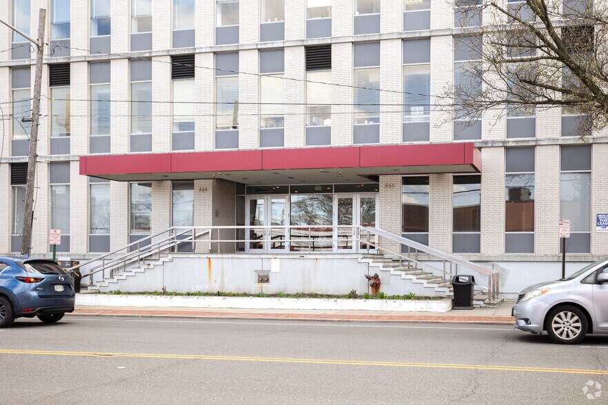 More Photos Of 444 Merrick Rd, Lynbrook Medical For Lease