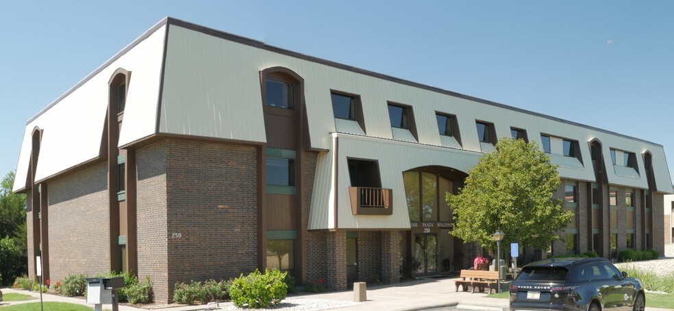 More Photos Of 250 N Rock Rd, Wichita Office For Lease