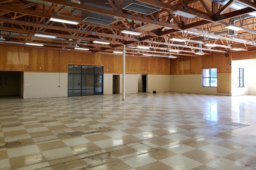 More Photos Of 10505 N Newport Hwy, Spokane Freestanding For Sale