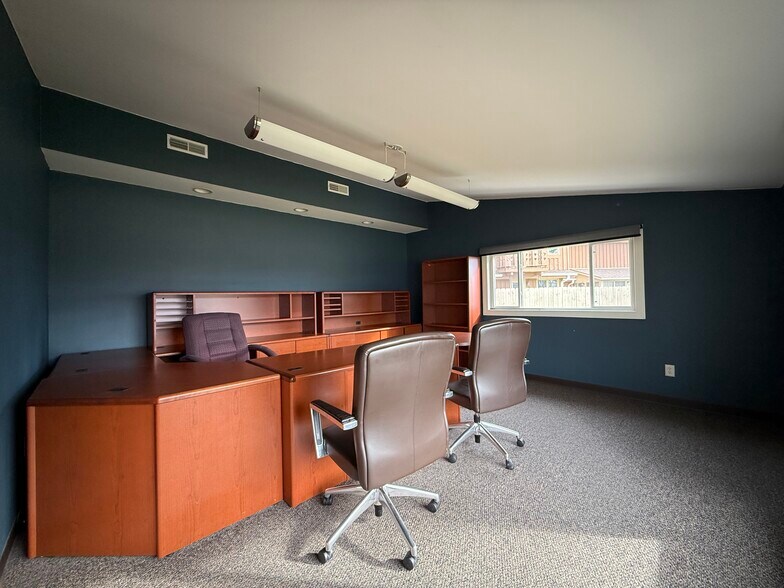 More Photos Of 870 Summit Ave, Oconomowoc Office For Sale