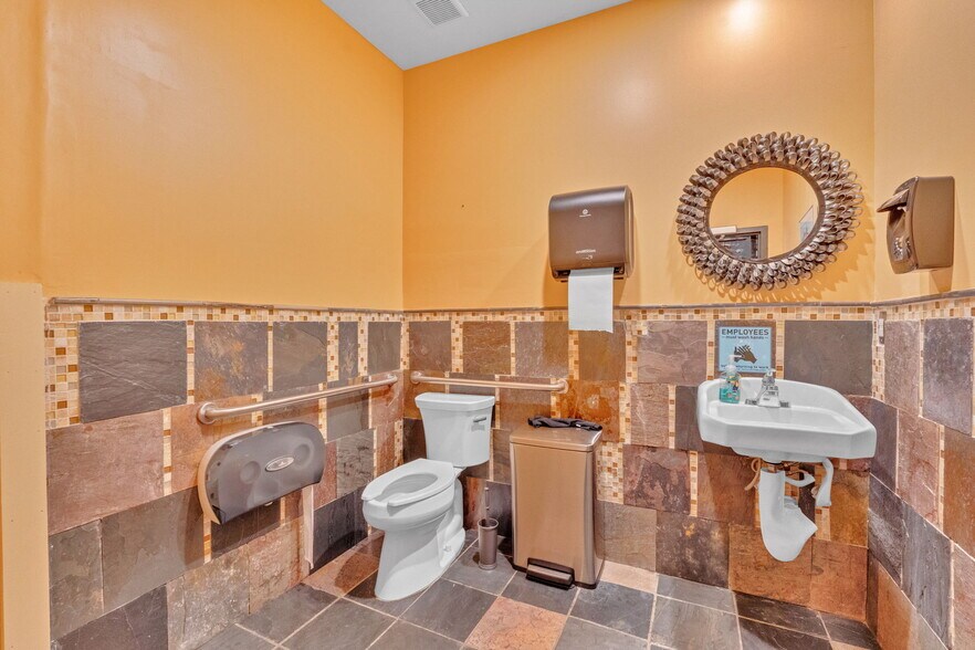 More Photos Of 401 E Myrtle, Johnson City Freestanding For Sale