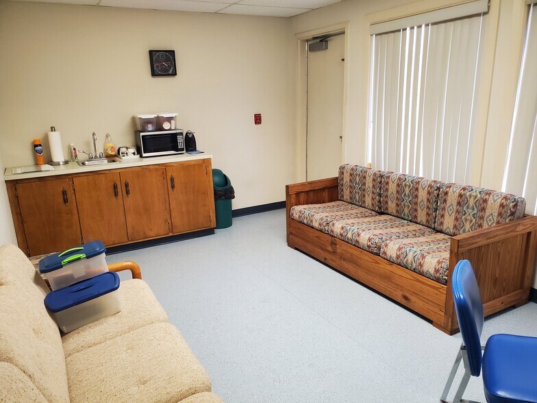 More Photos Of 7857 Enon Dr, Hollins Medical For Sale