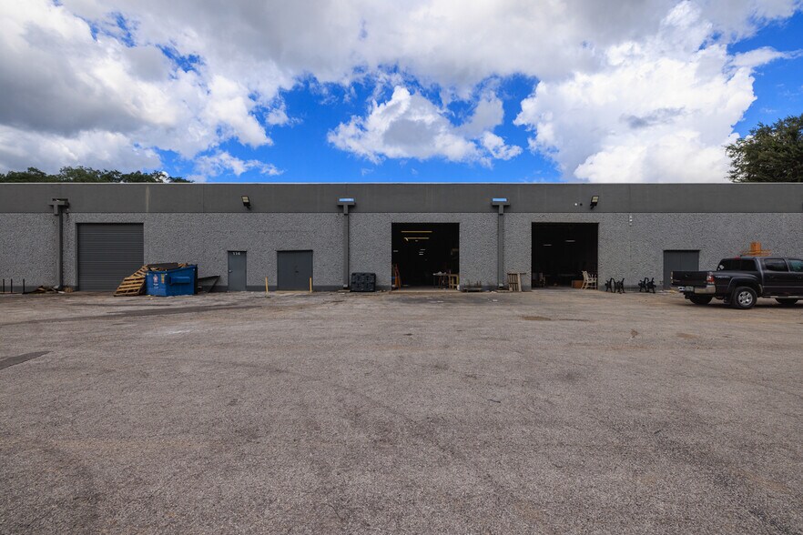 More Photos Of 1901 S Poinciana Blvd, Kissimmee Warehouse For Lease