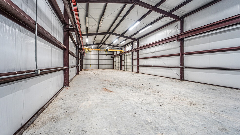 More Photos Of 5500 SW Moody St, Victoria Manufacturing For Sale