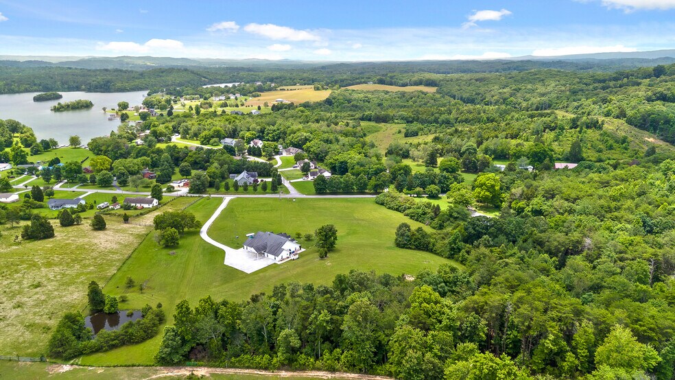 More Photos Of 419 Pin Hook Rd, Spring City Assisted Living For Sale