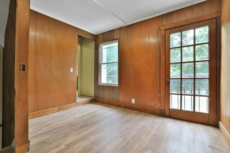 More Photos Of 68 Brook St, Croton On Hudson Showroom For Sale