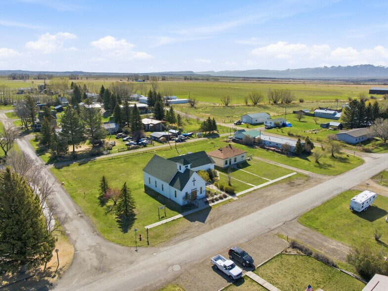 More Photos Of 210 Miles Ave, Clyde Park Specialty For Sale