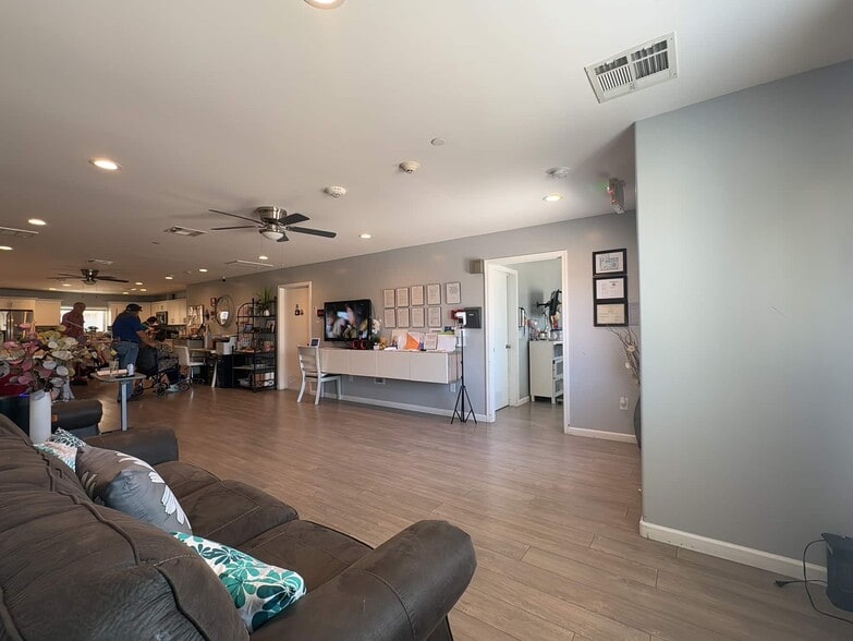 More Photos Of 4701 W Laurel Ln, Glendale Assisted Living For Sale