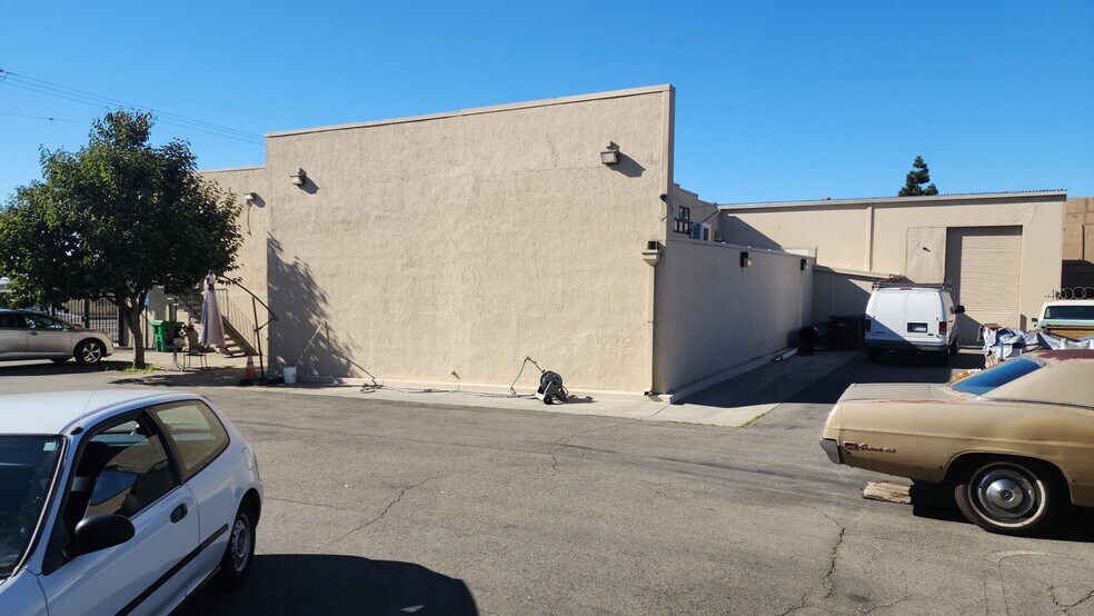 More Photos Of 17180-17200 Foothill Blvd, Castro Valley Warehouse For Lease