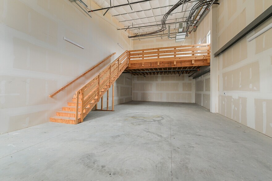 More Photos Of 1009 N Ranch 620 Rd, Lakeway Warehouse For Sale