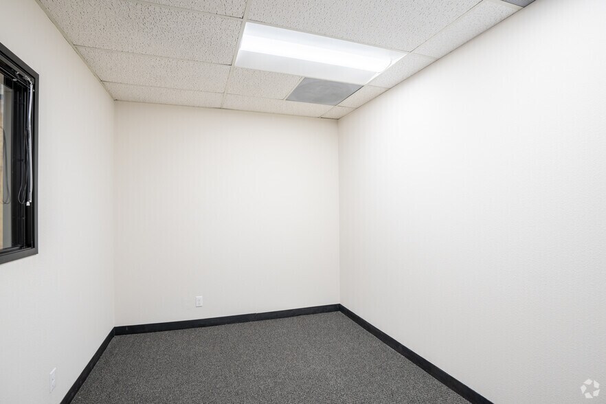 More Photos Of 3914 Murphy Canyon, San Diego Unknown For Lease