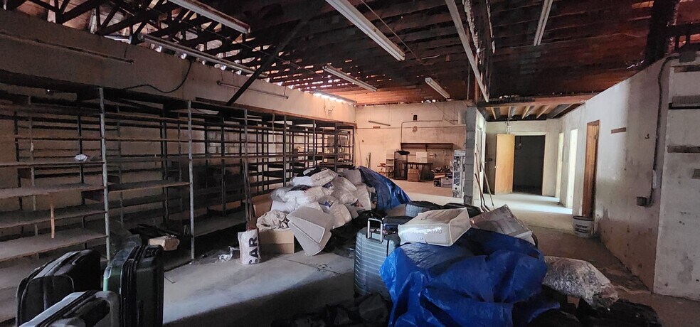 More Photos Of 284 S Center St, Pierson Auto Repair For Lease