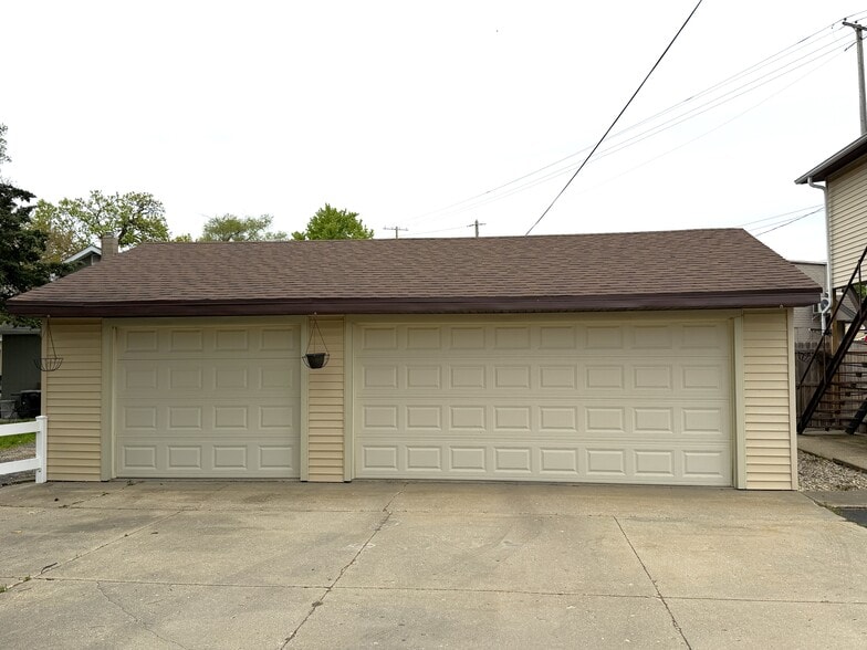 More Photos Of 900 Blackhawk Blvd, South Beloit Multifamily For Sale